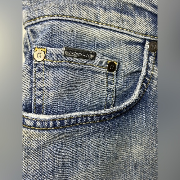 Represent men’s jeans size 33 with distress to the bottom - Picture 3 of 10